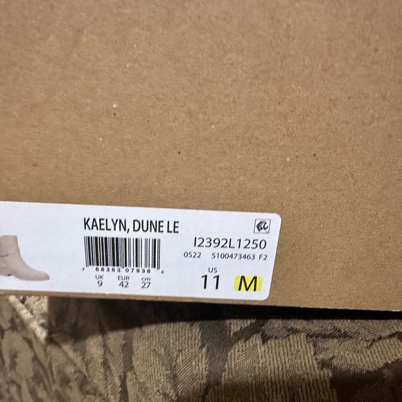 Vince boots NWOT in box gorgeous slip on above ankle Boots - Picture 4 of 6